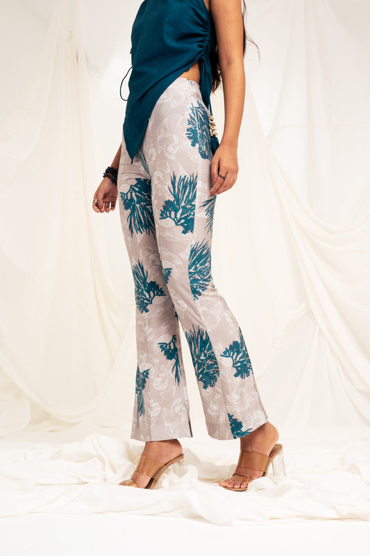 Printed high waist slim-fit trousers with slit at the hem