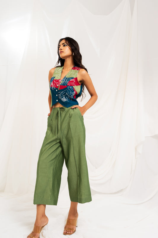 Moss green front pleat short length trousers