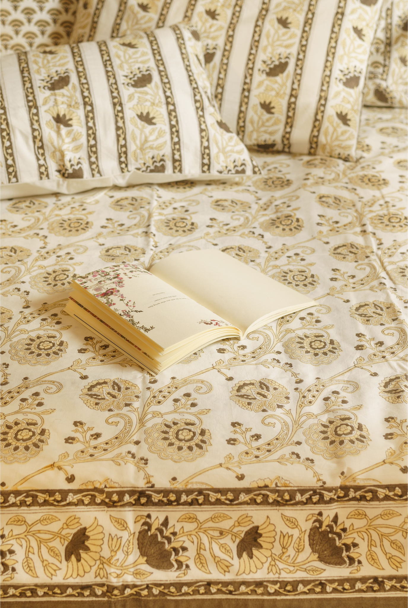 Bakul - Beige Bed Set