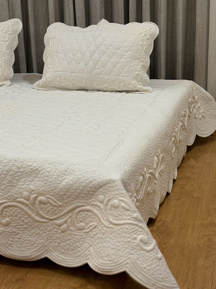 Meher - Trapunto Quilt - White