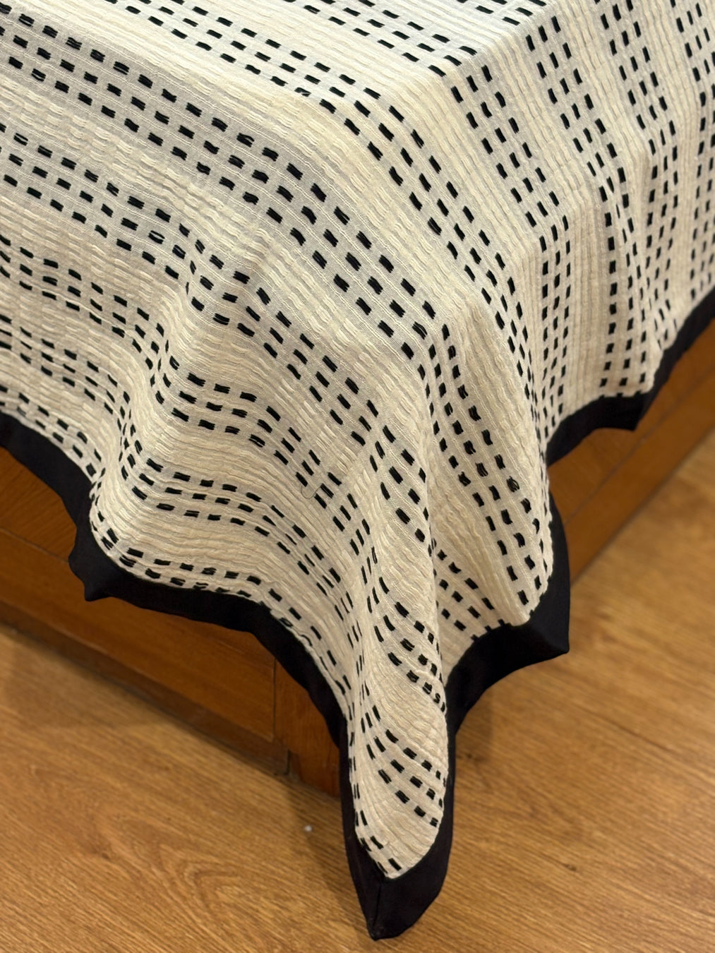 Dhvani Bed Set - Black & Cream