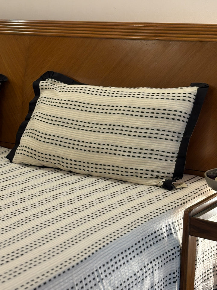 Dhvani Bed Set - Black & Cream