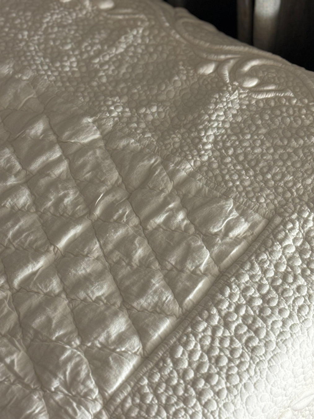Meher - Trapunto Quilt - White