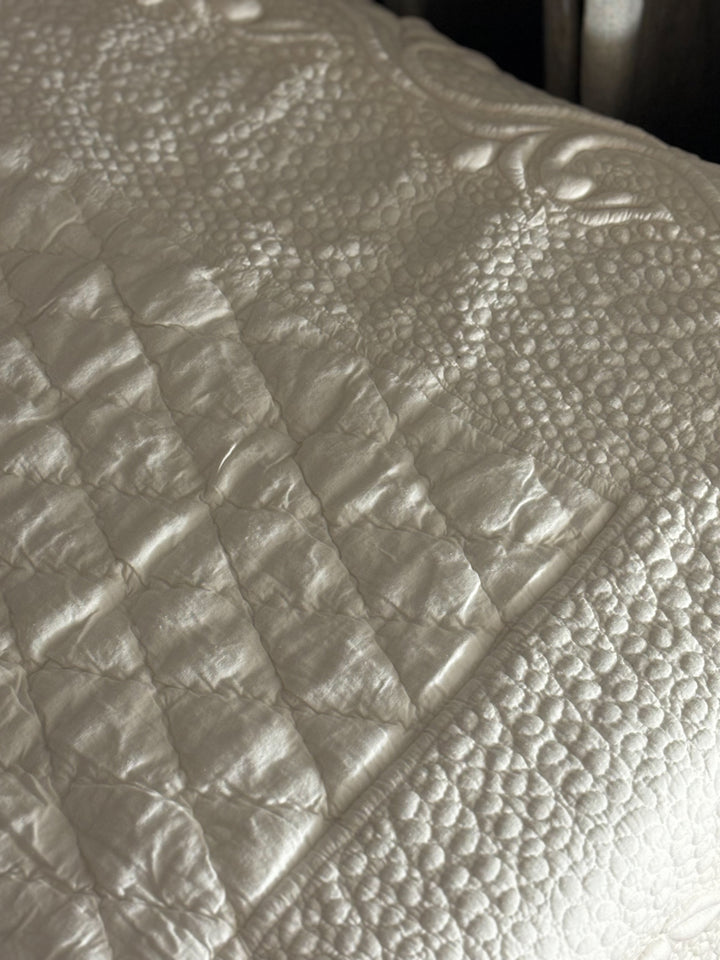 Meher - Trapunto Quilt - White