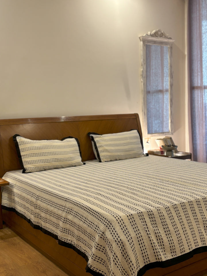 Dhvani Bed Set - Black & Cream